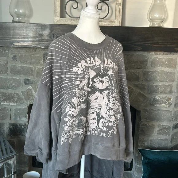 Magnolia Pearl Spread Love Hi Lo Francis Pullover sweatshirt - Picture 4 of 7